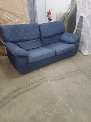 Sofá azul de tela