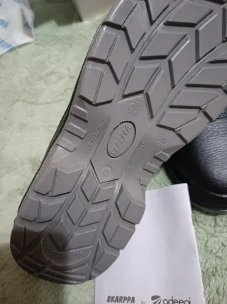 Calzado de seguridad SKARPPA negro y azul