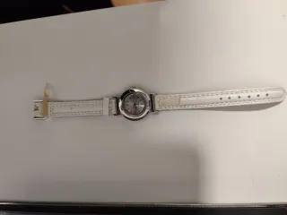 Reloj Quart Blanco y Plateado