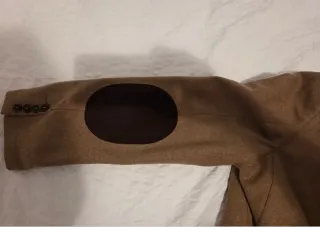 Americana beige con coderas