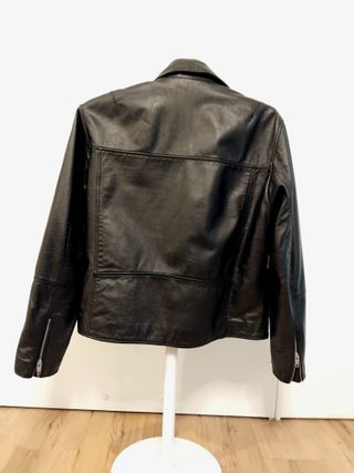 Chaqueta de cuero con cremalleras para hombre