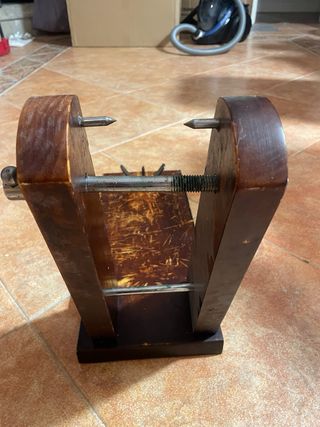 Jamonero de madera y metal