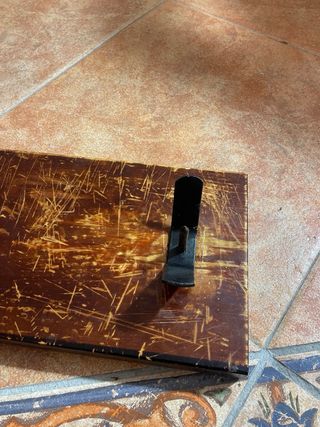 Jamonero de madera y metal