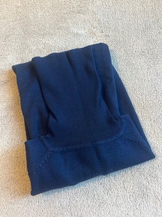 Jersey azul cuello alto