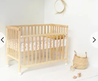 Cuna de madera convertible a escritorio + colchón.