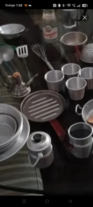 Varios utensilios cocina  y Miniaturas de juguete.