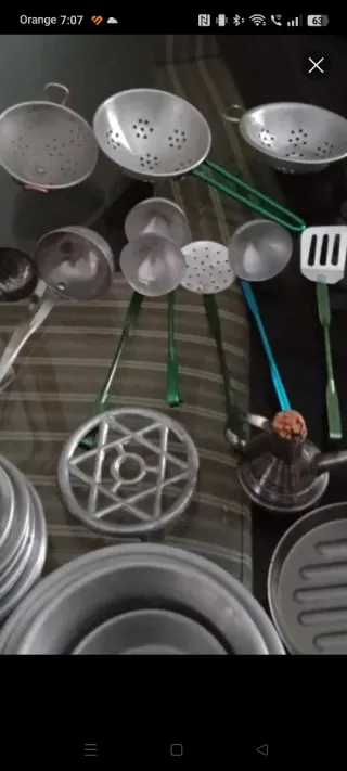 Varios utensilios cocina  y Miniaturas de juguete.