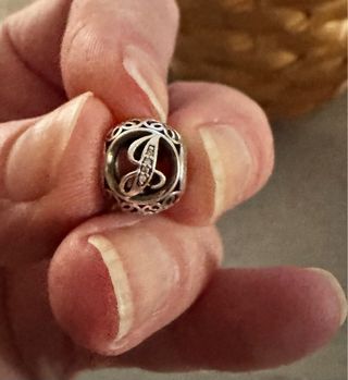 Pandora Charm Letra J (descatalogado)