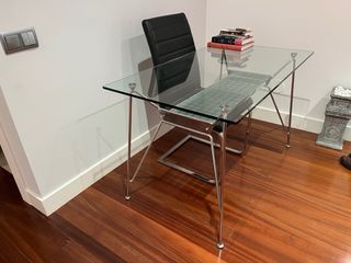 Tavolo in vetro e metallo inox