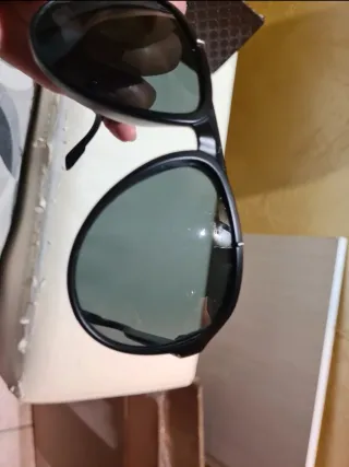 Occhiali da sole Gucci neri e oro