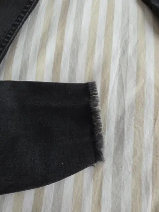 Vaqueros Zara grises rotos talla S