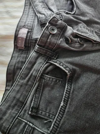 Vaqueros Zara grises rotos talla S