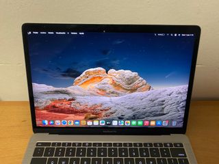 MacBook Pro 13” – i5 / 8 GB RAM / 256 GB SSD