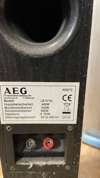 Altavoces AEG Columna