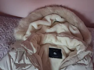 Plumas Zara Beige con Capucha y Pelo