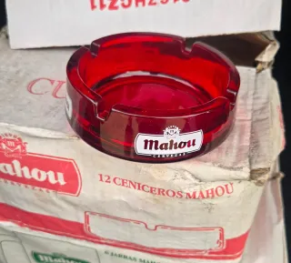 Cenicero Mahou Rojo