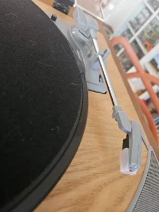 Giradischi ION con Soundbar Bluetooth