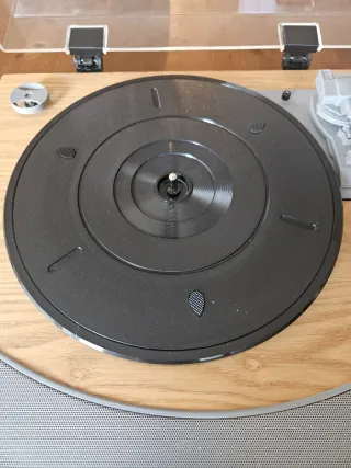 Giradischi ION con Soundbar Bluetooth