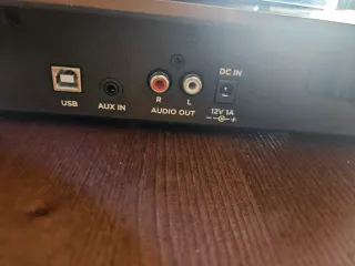 Giradischi ION con Soundbar Bluetooth