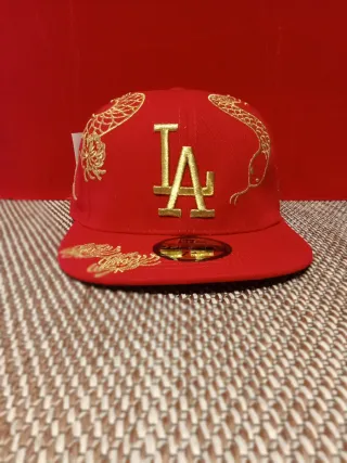 Gorra New Era 59Fifty LA Bordada Roja Dorada 7.3/8