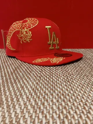 Gorra New Era 59Fifty LA Bordada Roja Dorada 7.3/8