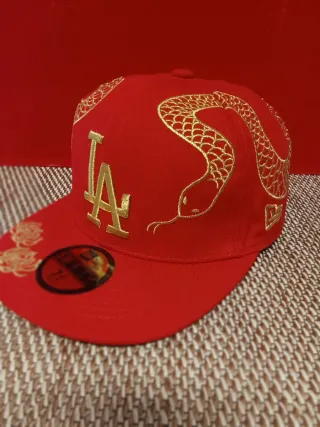 Gorra New Era 59Fifty LA Bordada Roja Dorada 7.3/8