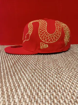 Gorra New Era 59Fifty LA Bordada Roja Dorada 7.3/8