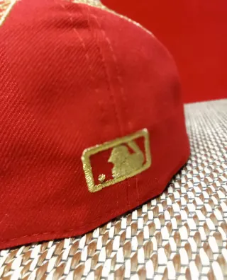 Gorra New Era 59Fifty LA Bordada Roja Dorada 7.3/8