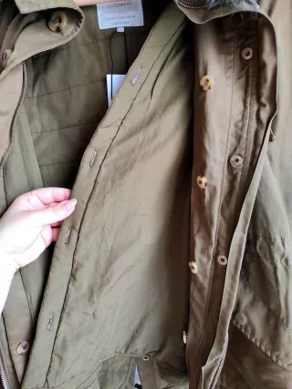 Chaqueta Zara Verde Oliva con Capucha y Pelo