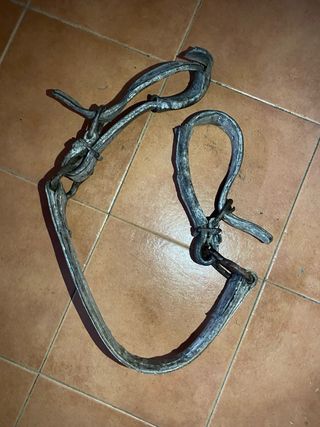 Cinchas antiguas de correaje · Par original
