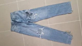 Varios pantalones vaqueros,pitillo y rectos.