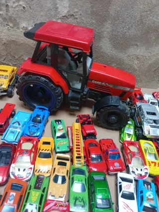 Lote coches y tractor de juguete
