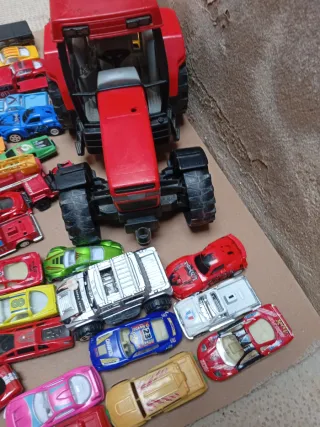 Lote coches y tractor de juguete
