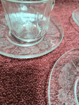 Juego de  6 tazas y platillos de cristal