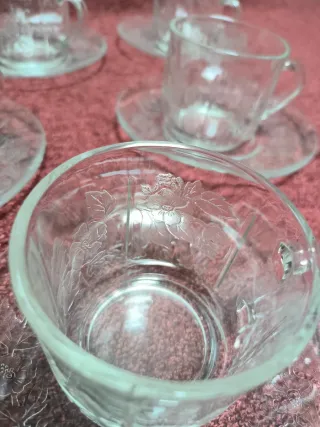 Juego de  6 tazas y platillos de cristal