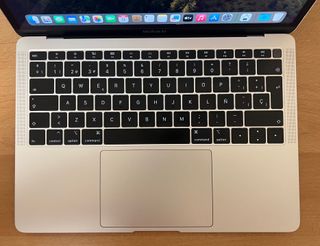 MacBook Air 13” – i5 /8 GB RAM /128 GB SSD