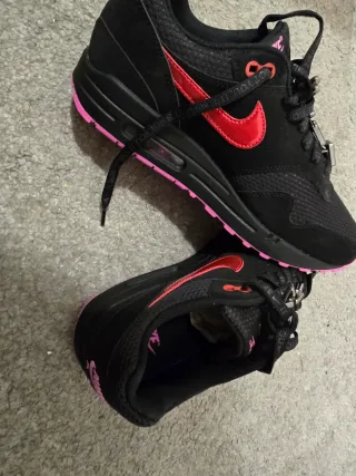 Zapatillas Nike Negras y Rosas