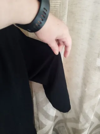 Top negro cruzado con brillos