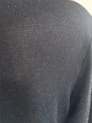 Top negro cruzado con brillos