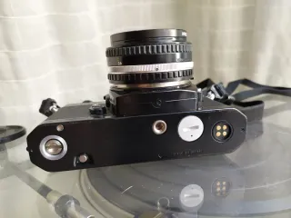 Nikon fe2 negra con defecto en cortinilla.