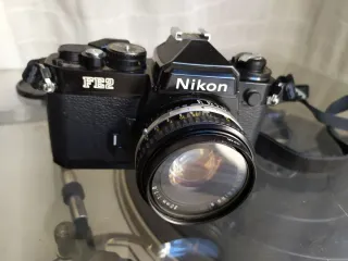 Nikon fe2 negra con defecto en cortinilla.