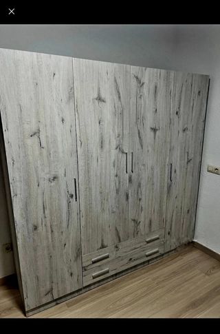 Armadio in legno a 6 ante e 2 cassetti