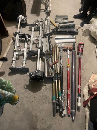 Zancos para pladur y herramientas de encintar.