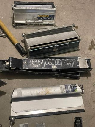 Zancos para pladur y herramientas de encintar.