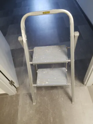 Escalera aluminio 2 peldaños