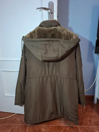 Parka Stradivarius verde .