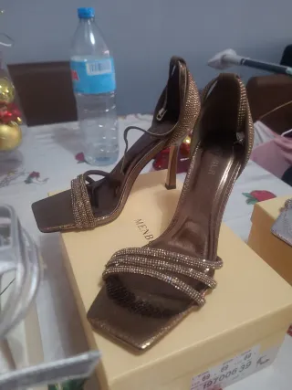 Zapatos de tacón plateados para fiesta