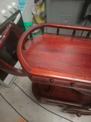 Carrito de bebidas de madera