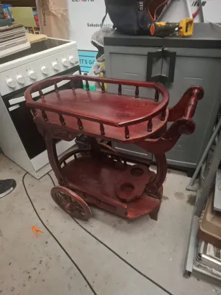 Carrito de bebidas de madera