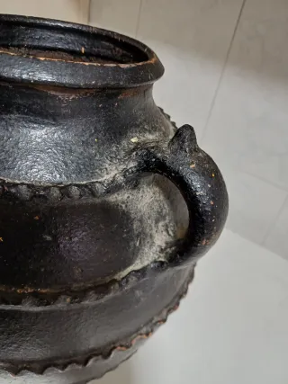 Bonita vasija antigua de barro